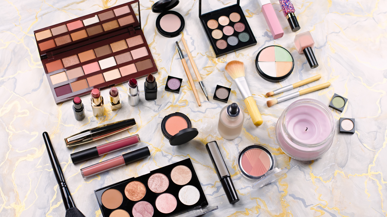 Des produits de maquillage