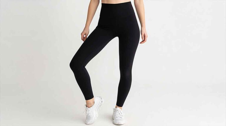 legging : femme portant un legging urbain élégant
