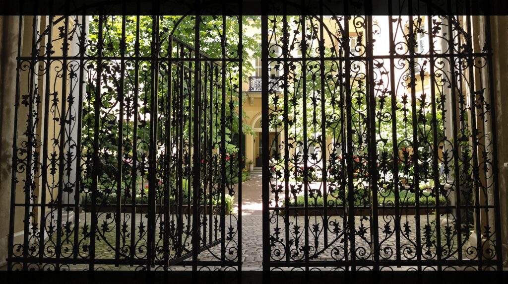 maison bourgeoise : façade élégante d'une maison bourgeoise avec jardin à Saint-Pol-de-Léon